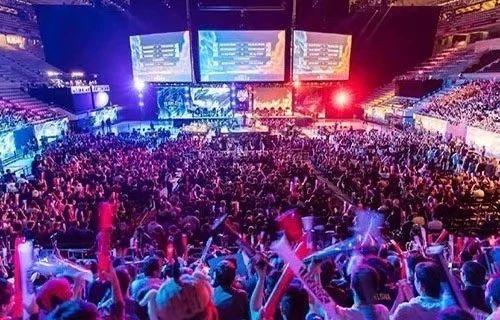 范迪克身旁 范迪克身旁